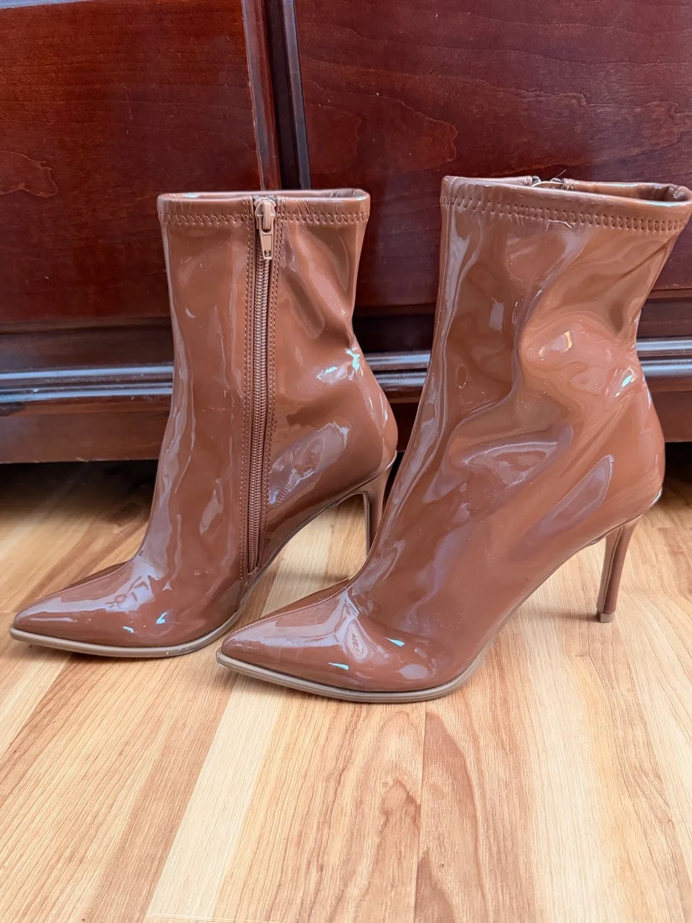 Women's Patent Pointed-Toe Ankle Boots in Brown👢